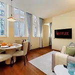 Apartment Whome Riverside Flat Steps From Attractions *