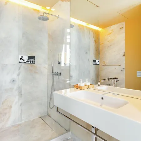 Whome Riverside Flat Steps From Attractions Lägenhet