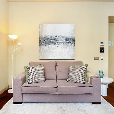 Whome Riverside Flat Steps From Attractions Lägenhet