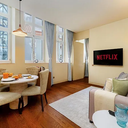 아파트 Whome Riverside Flat Steps From Attractions *