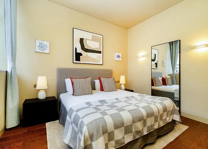 Apartment Whome Riverside Flat Steps From Attractions