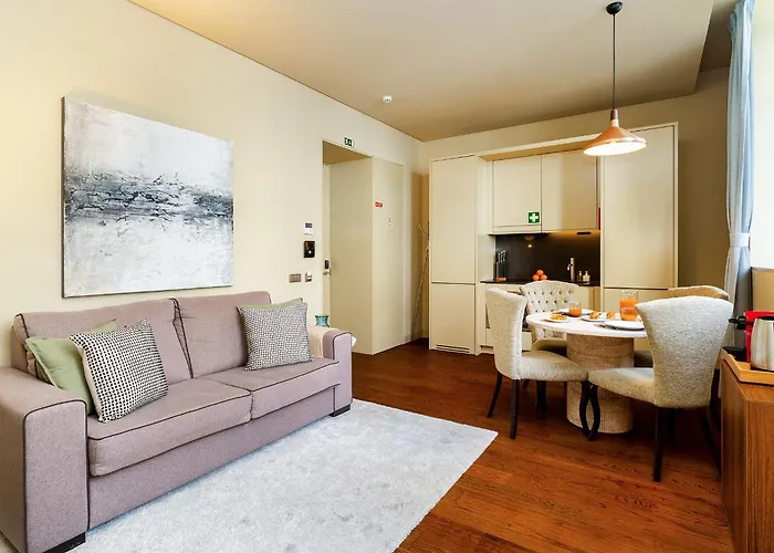 Whome Riverside Flat Steps From Attractions Lägenhet *